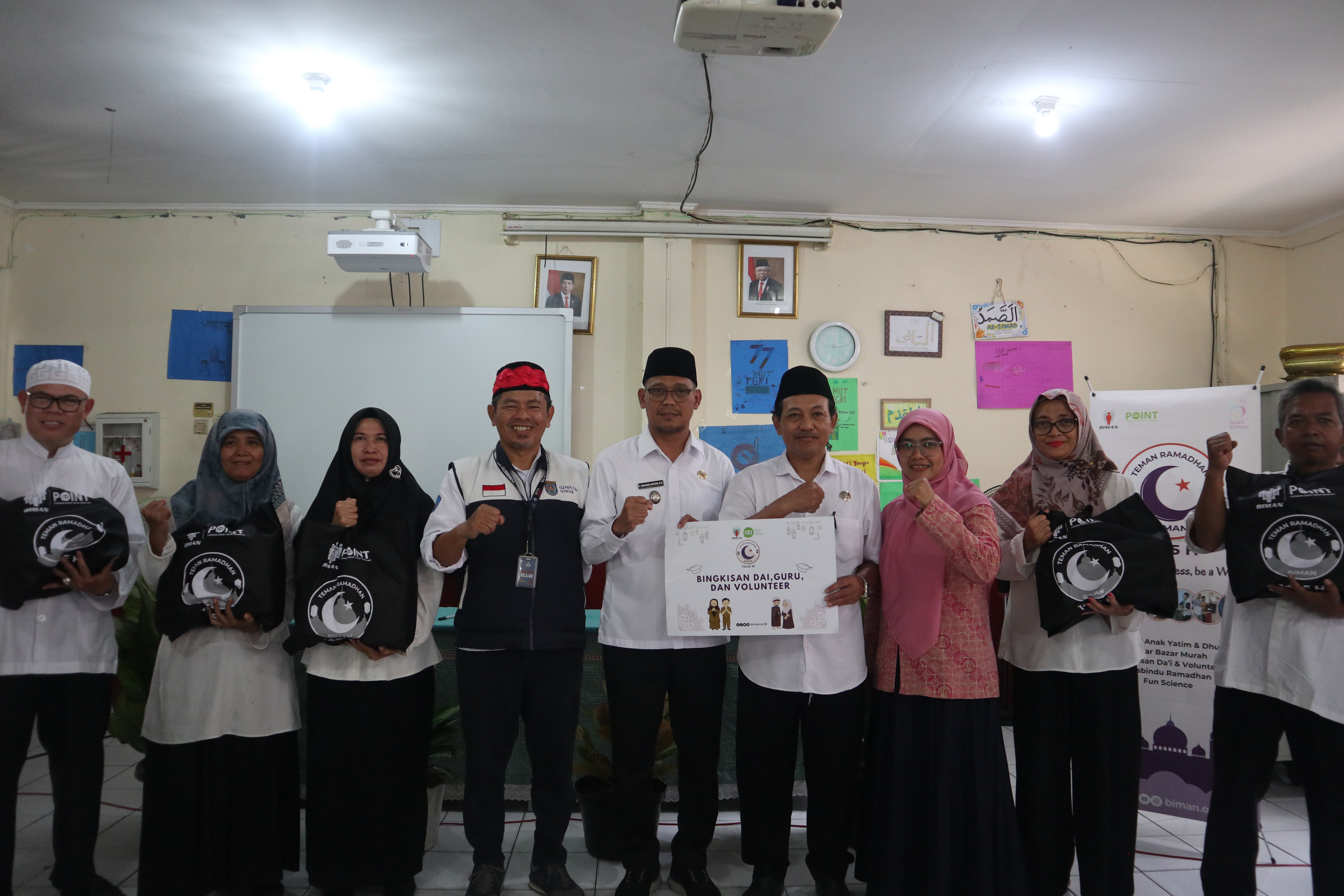 Tanda Kasih dari Biman Foundation untuk Guru-Guru Honorer di Kecamatan Cimanggis